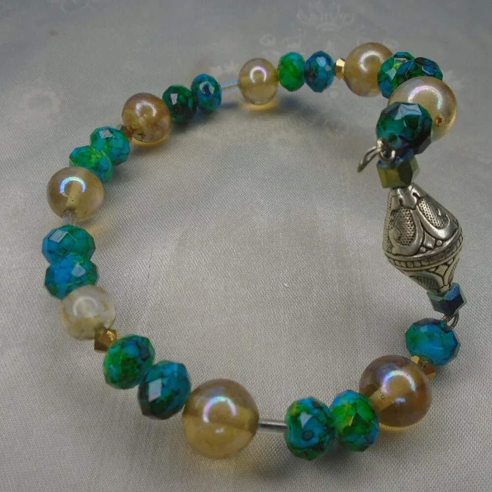 Green Bangle NEW Design, One of a kind " ZIG-ZAG " Bracelet with Sparkle - Picture 5 of 10